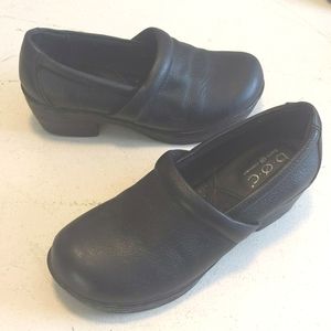 Black leather Nadiyya style professional b.o.c (Born O Concept) clogs size 6.5 M